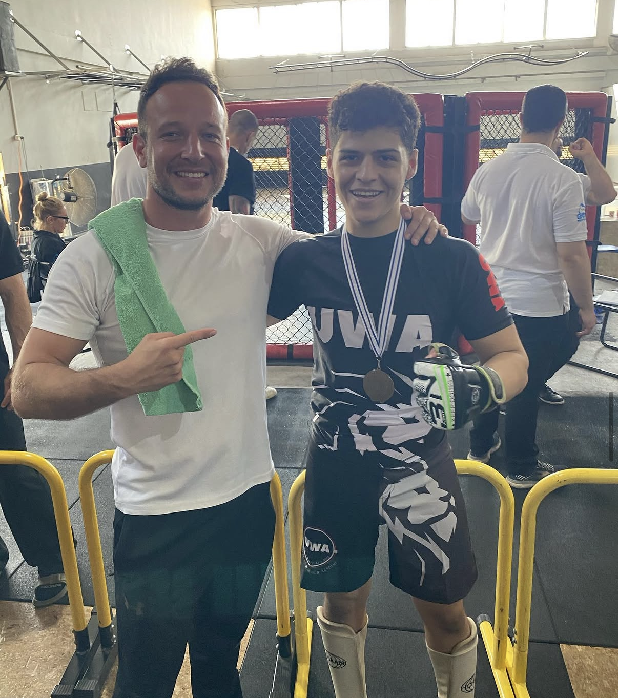 לירון שילן לאחר ניצחון בקרב MMA בכלוב באירוע גמר ISRAMMAF