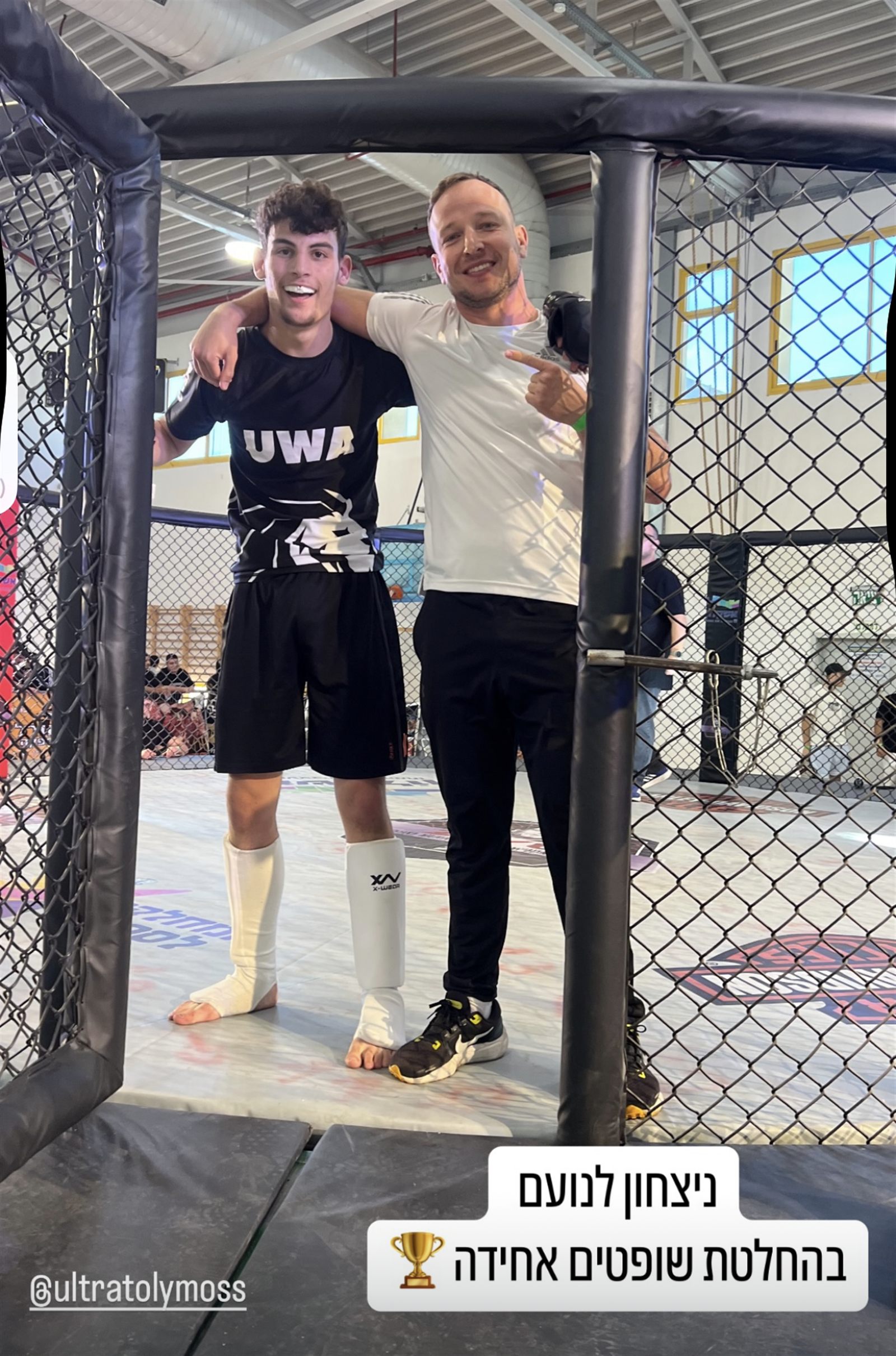 נועם ברעם לאחר ניצחון בקרב MMA בכלוב בארגון ZWC